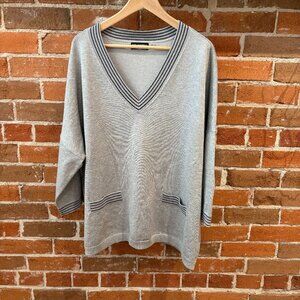 Karl Lagerfeld V-Neck Gray / Silver Metallic Pullover Sweater Size XL Pockets